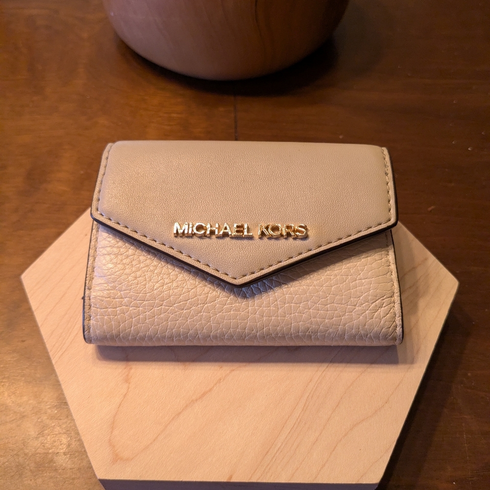 Michael Kors Grey & Off White Leather Coin/Keyholder - Picture 2 of 10